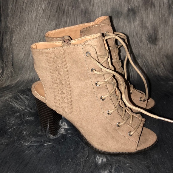 Heels - Picture 2 of 3